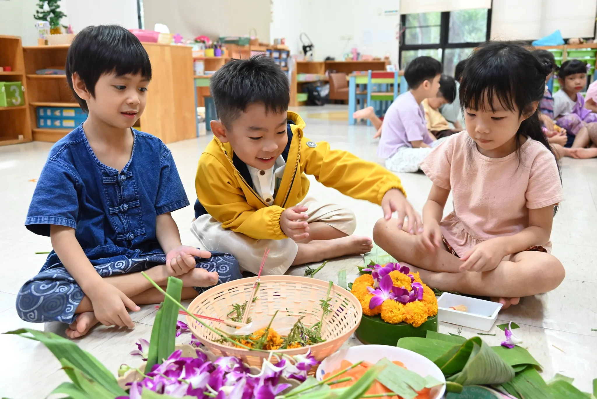เด็กอนุบาลในกิจกรรมการเรียนรู้ที่น่าสนใจ